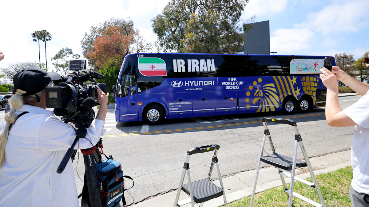 Soccer Football - FIFA World Cup 2026 - Iran Hotel Arrival - Manhattan Beach, California, U.S. - June 14, 2026 A television camera operator captures the arrival of the Iran team bus at the hotel REUTERS/Mike Blake