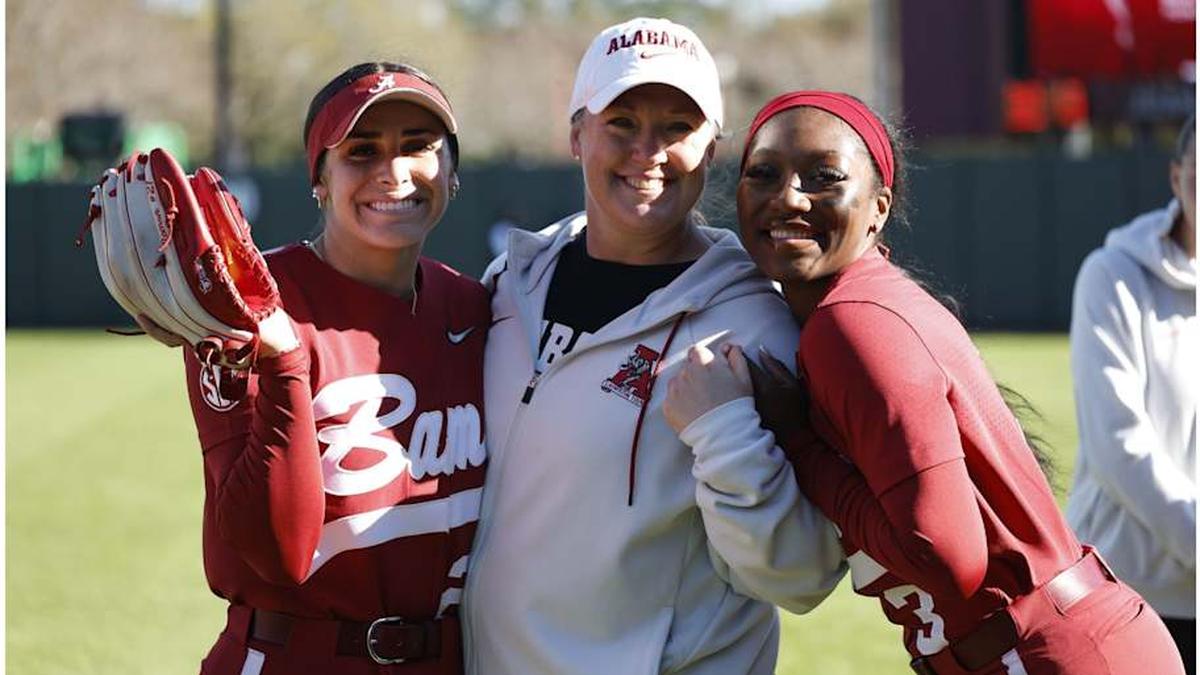  Ana Roman, Michelle Diltz and Kristen White | UA Athletics 