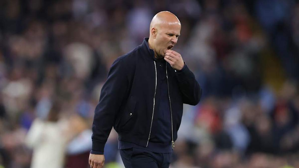  Arne Slot is under immense pressure. | James Gill/Danehouse/Getty Images 