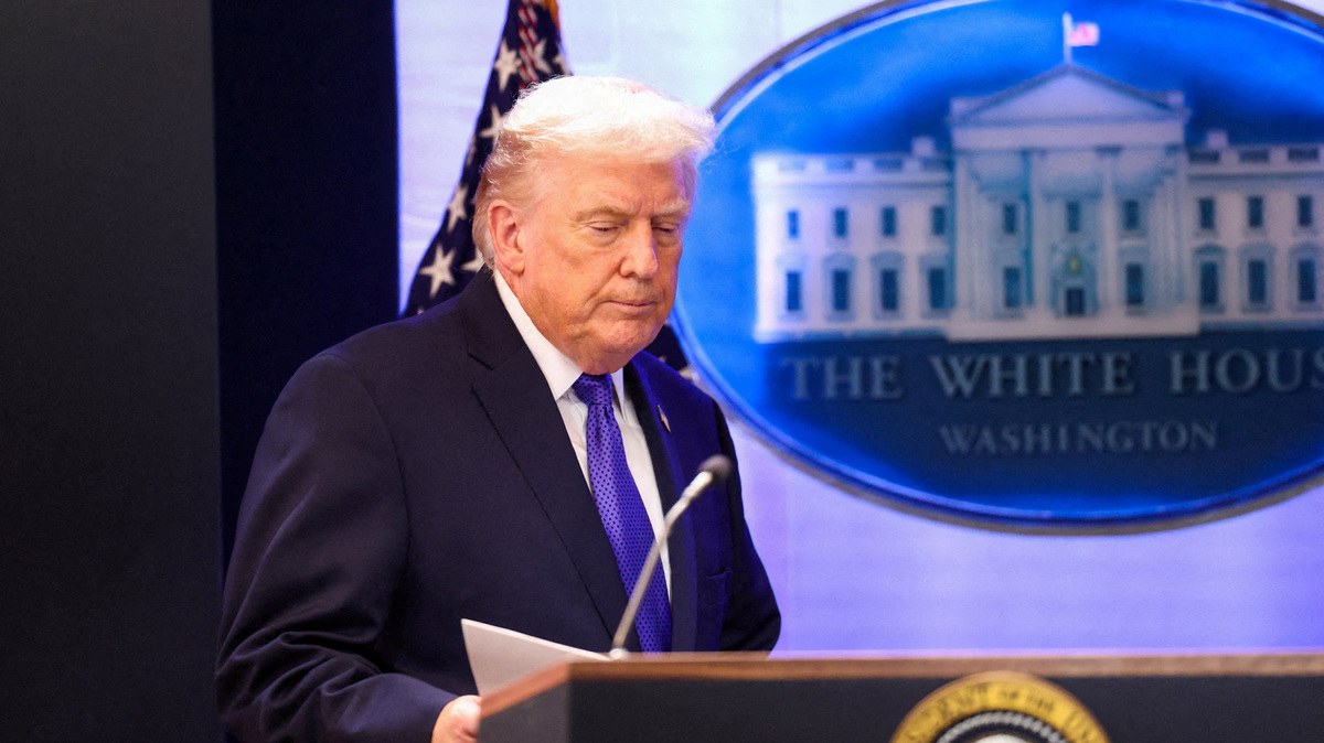 FILE PHOTO: U.S. President Donald Trump arrives for a press briefing at the White House, following the Supreme Court's ruling that Trump had exceeded his authority when he imposed tariffs, in Washington, D.C., U.S., February 20, 2026. REUTERS/Kevin Lamarque/File Photo