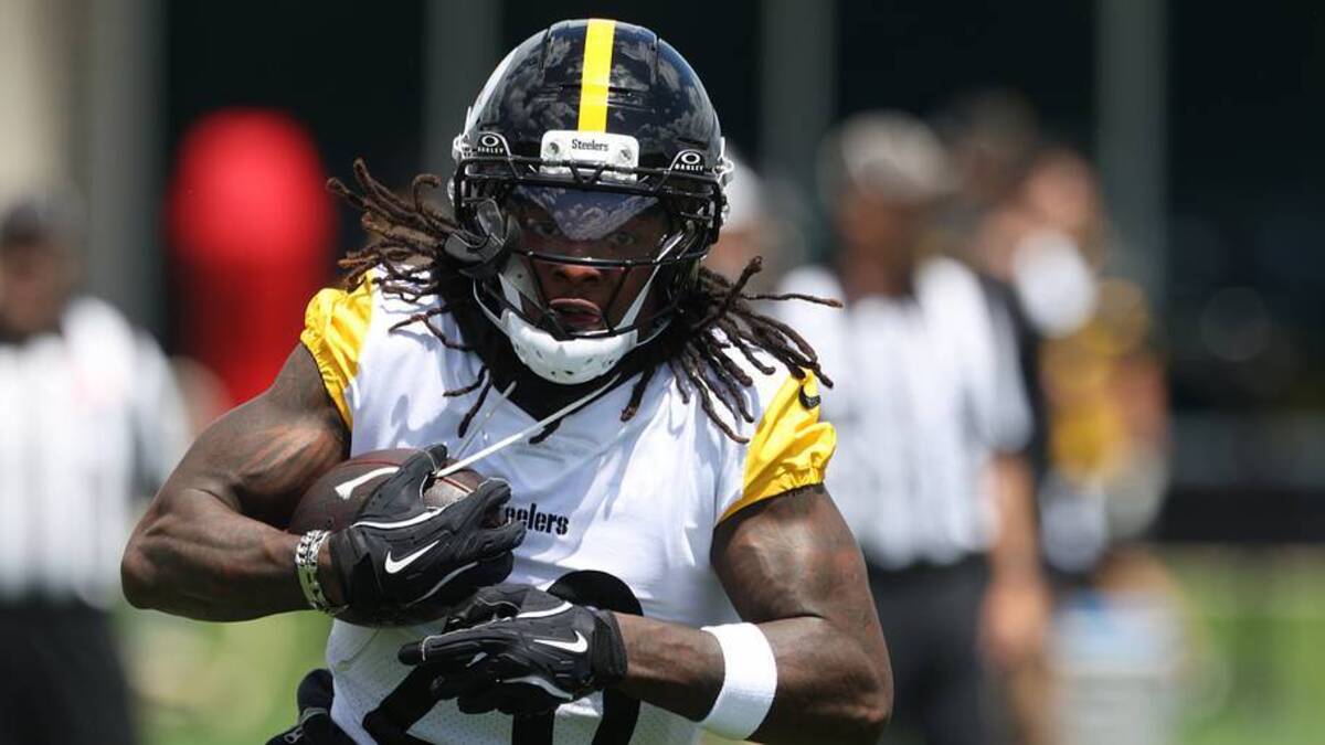  May 28, 2026; Pittsburgh, PA, USA; Pittsburgh Steelers running back Kaleb Johnson (20) participates in OTA drills at the UPMC Rooney Sports Complex. Mandatory Credit: Charles LeClaire-Imagn Images | IMAGN IMAGES via Reuters Connect 