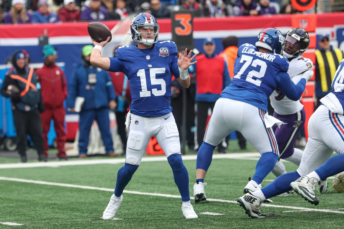  Once a starter for the New York Giants, quarterback Tommy DeVito (15) has a great chance to earn the No. 2 spot behind Drake Maye with the New England Patriots. © Vincent Carchietta-Imagn Images
