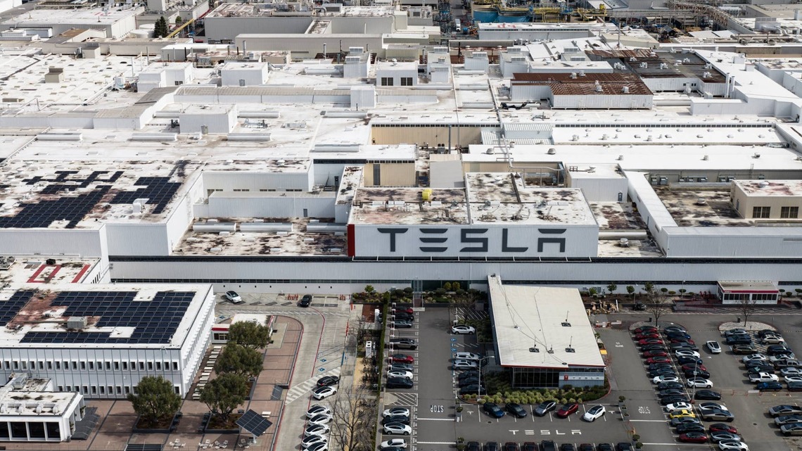 Elon Musk doubles down on the Roadster with SpaceX thrusters