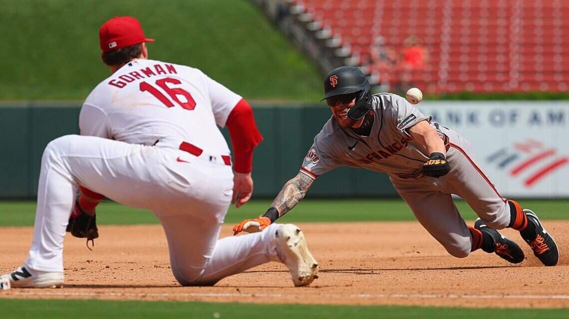 Giants blow lead, come back to edge Cardinals in 10 innings 