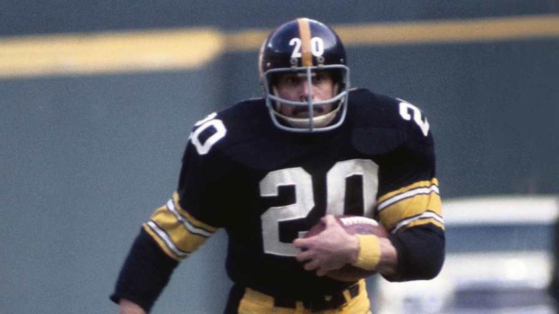  Dec 22, 1974; Pittsburgh, PA, USA; FILE PHOTO; Pittsburgh Steelers running back Rocky Bleier (20) carries the ball against the Buffalo Bills during the 1974 AFC Wild Card Playoff Game at Three Rivers Stadium. The Steelers defeated the Bills 32-14. Mandatory Credit: Malcolm Emmons-Imagn Images | Malcolm Emmons-Imagn Images 