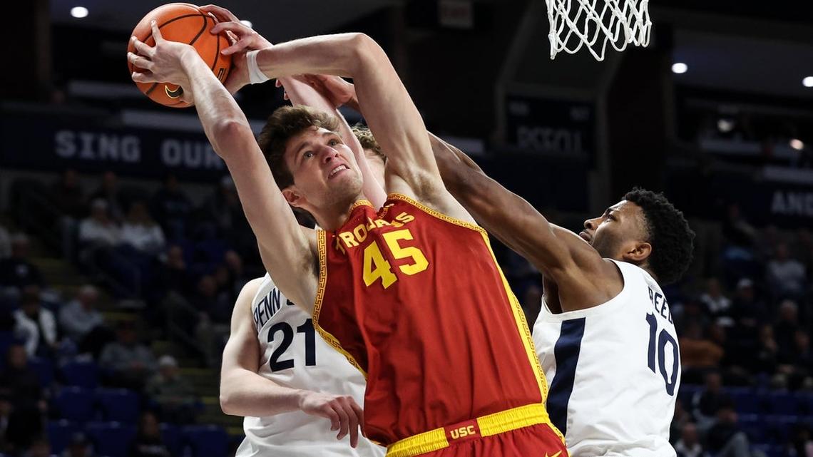 7-5 center Gabe Dynes transfers to Louisville 