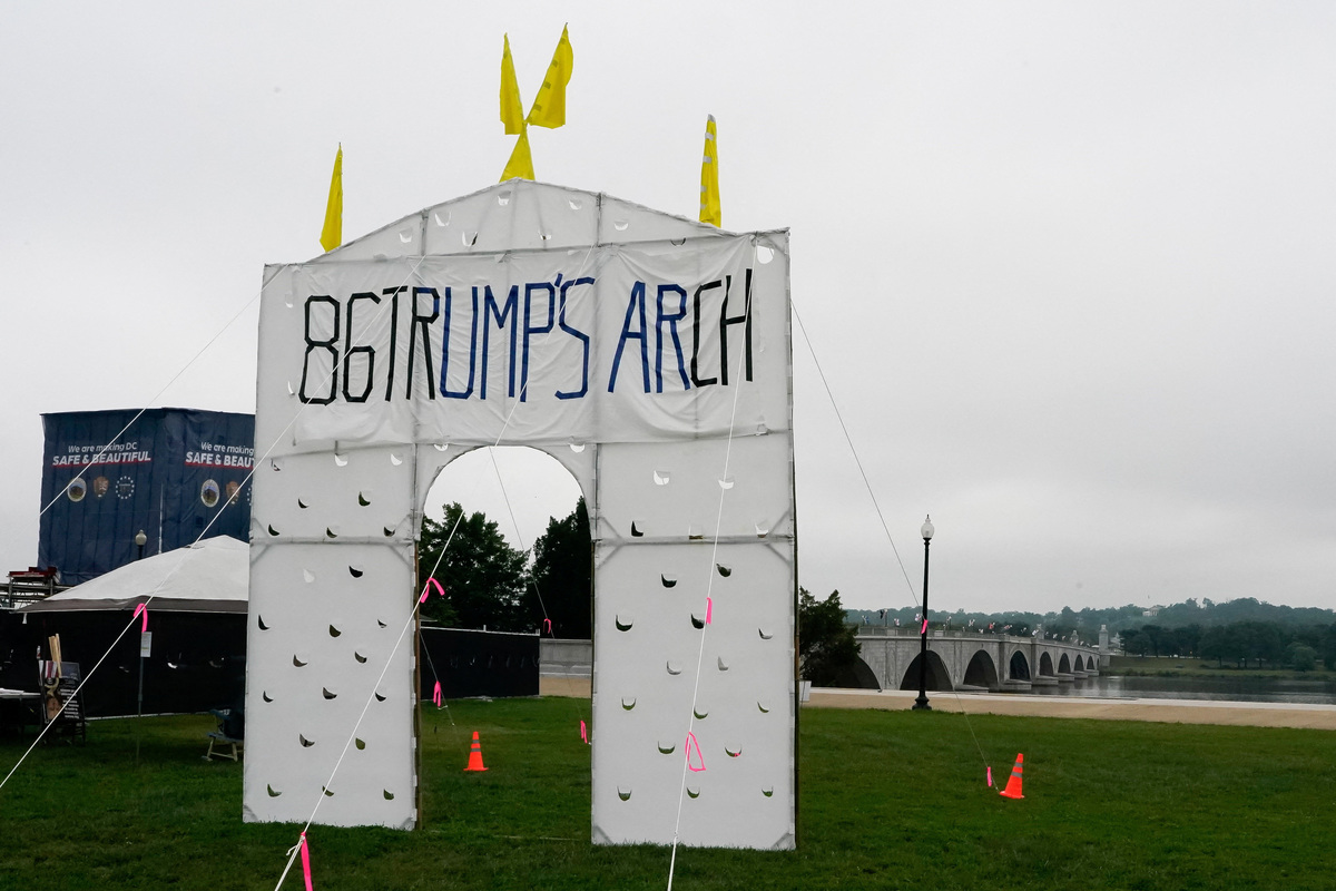 A large display opposing U.S. President Donald Trump's proposed 250-foot 'Triumphal Arch' stands near the Arlington Memorial Bridge, in Washington, D.C., U.S., May 24, 2026. REUTERS/Elizabeth Frantz