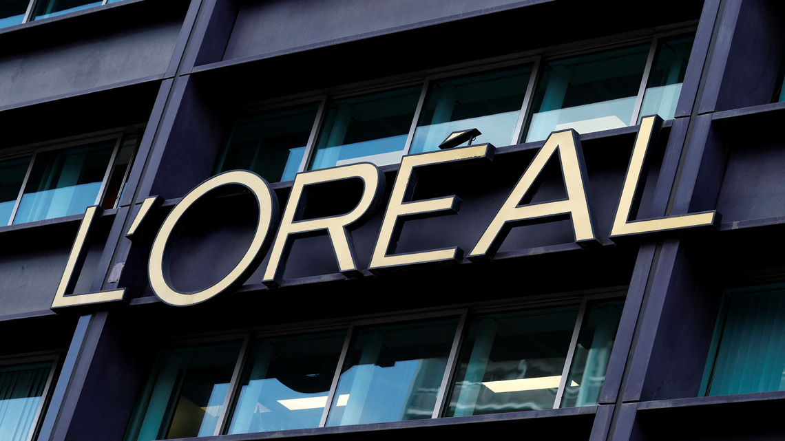 L'Oreal taps advisers to explore unloading chemical-related liabilities, WSJ reports 