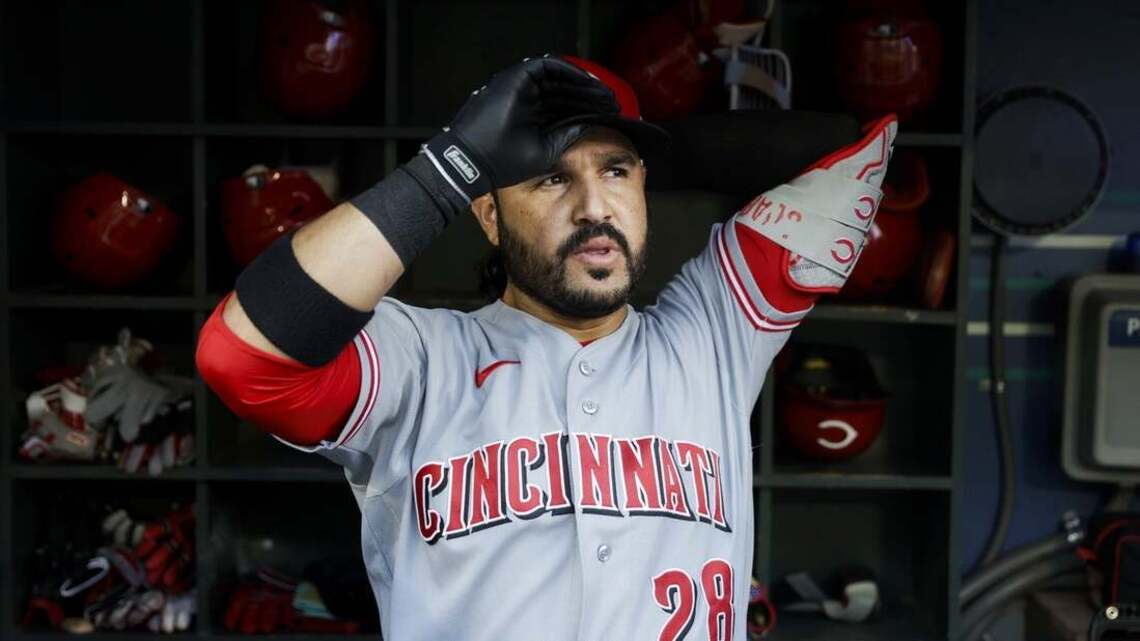Eugenio Suarez, Reds strive to keep 'good vibes' going vs. M's   