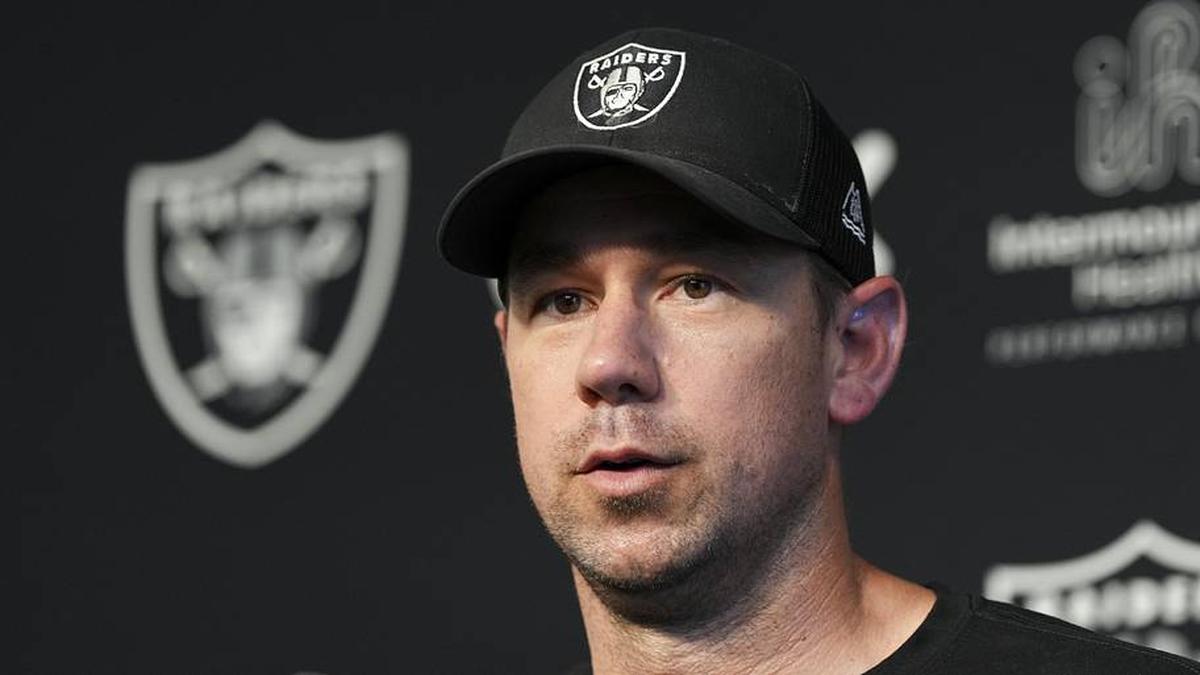  May 20, 2026; Henderson, NV, USA; Las Vegas Raiders head coach Klint Kubiak speaks during a news conference during organized team activities at Intermountain Health Performance Center. Mandatory Credit: Candice Ward-Imagn Images | Candice Ward-Imagn Images 