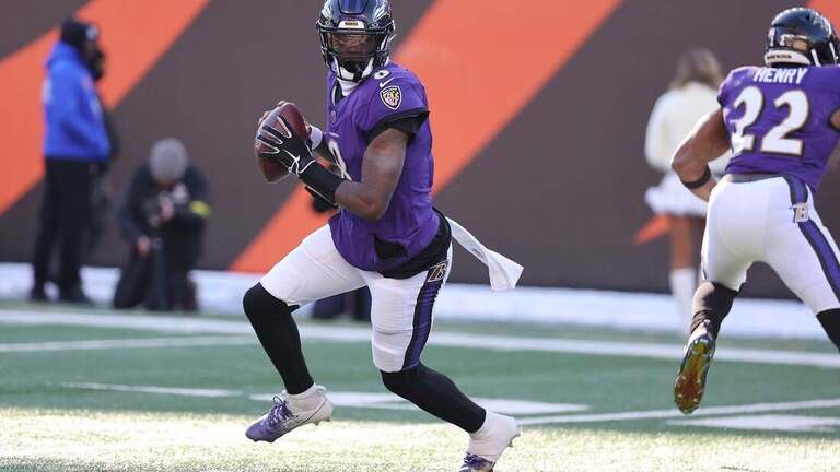 Lamar Jackson hits practice field, Ravens like chances of return 