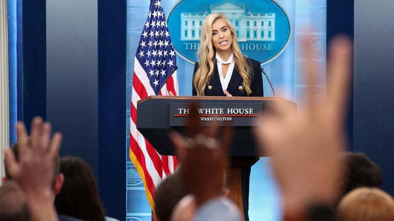 Dimite la portavoz de la Casa Blanca una semana después de su nombramiento por Trump