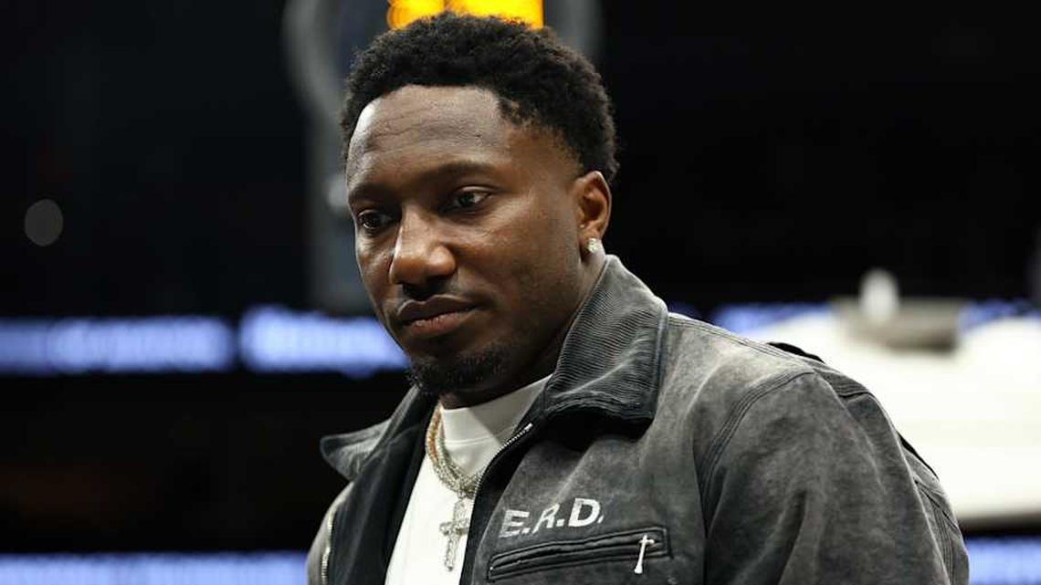  Feb 1, 2026; Phoenix, Arizona, USA; Washington Commanders player Deebo Samuel Sr. in attendance of the Phoenix Suns game against the Los Angeles Clippers in the first half at Mortgage Matchup Center. Mandatory Credit: Mark J. Rebilas-Imagn Images | Mark J. Rebilas-Imagn Images 