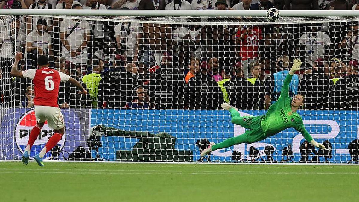  Gabriel missed the decisive penalty. | Odd Andersen/AFP/Getty Images 