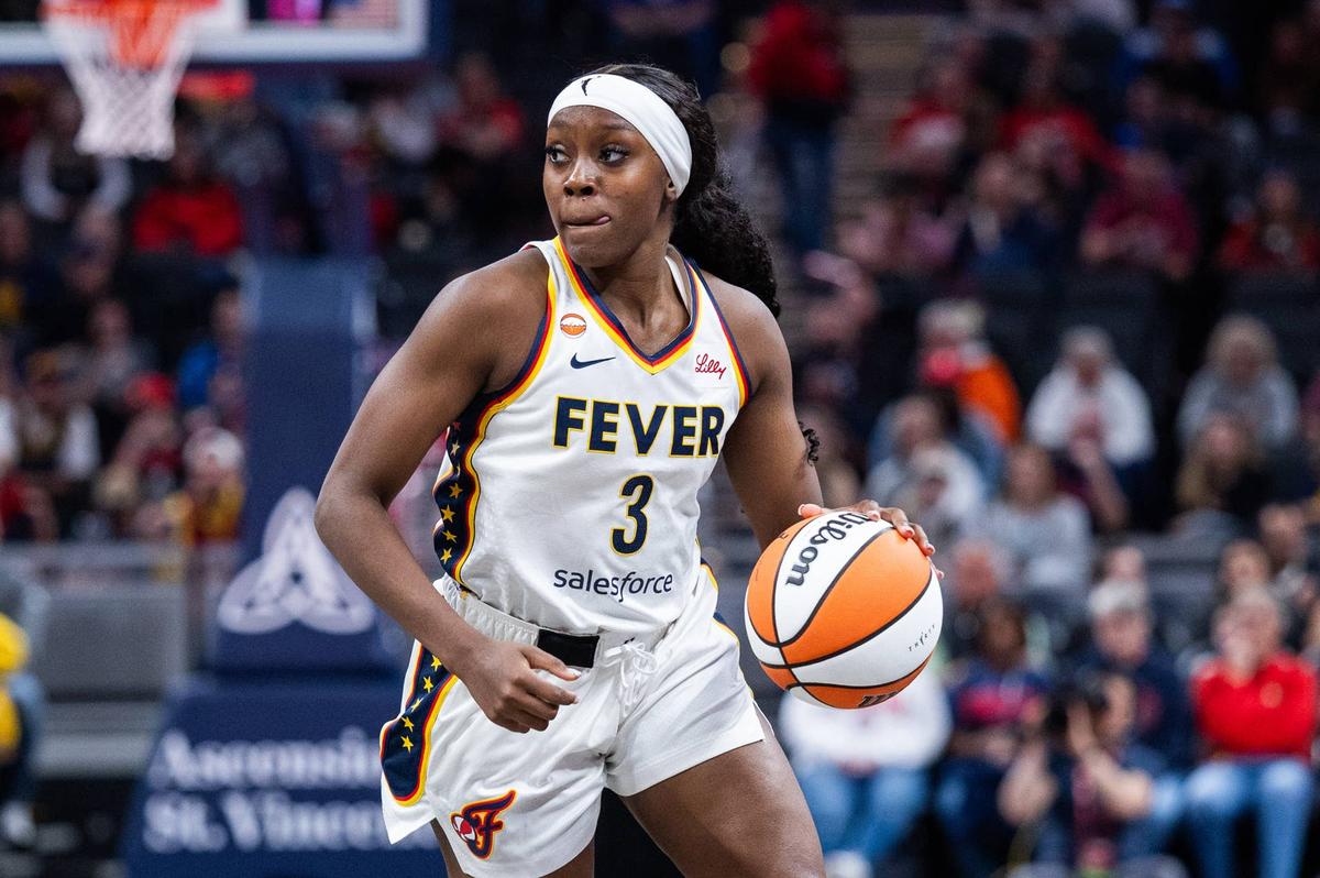  Indiana Fever guard Raven Johnson operates with the ball during her team's exhibition game against the Dallas Wings at Gainbridge Fieldhouse on April 30, 2026. Trevor Ruszkowski-Imagn Images