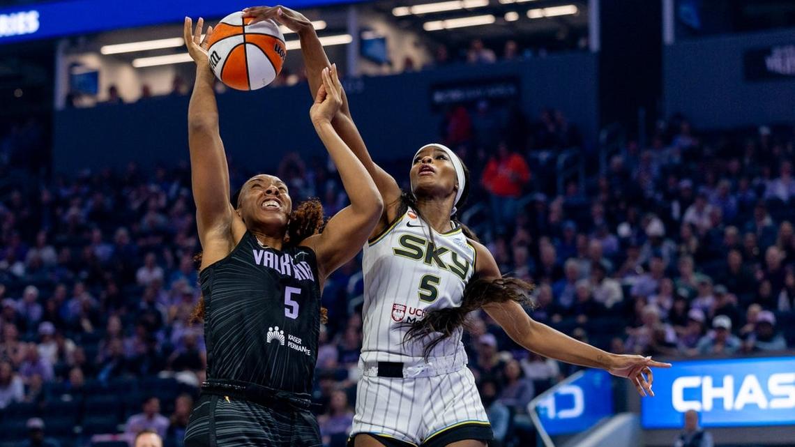 Rickea Jackson, Sky overcome slow start, stop Valkyries