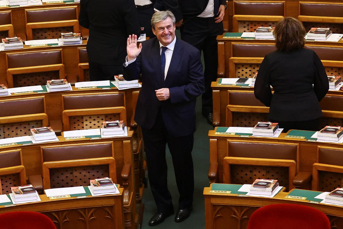 Hungary's Economy and Energy Minister-elect Istvan Kapitany waves on the day of the inaugural session of Hungary's parliament in Budapest, Hungary, May 9, 2026. REUTERS/Bernadett Szabo