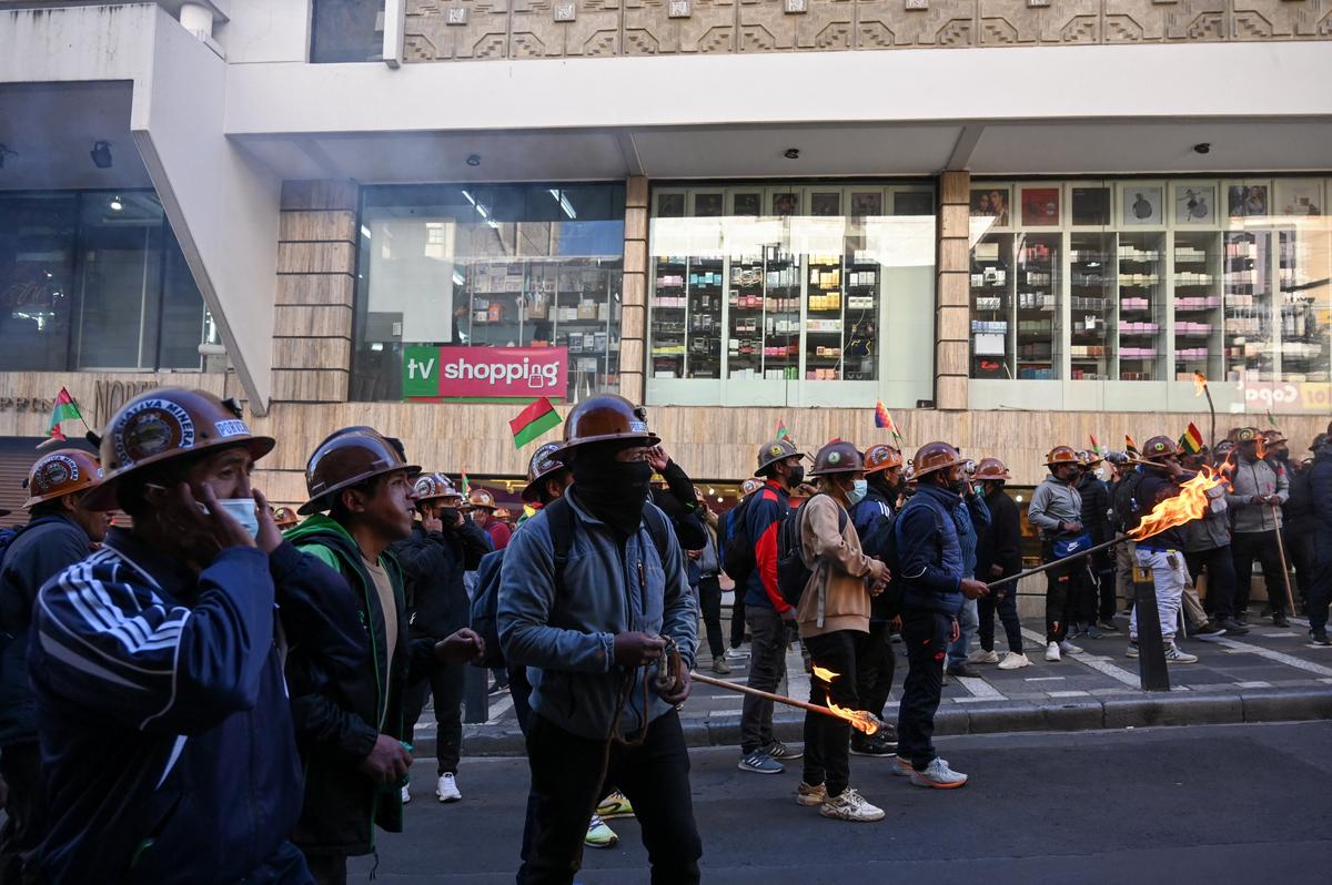 Demonstrators from mining unions hold torches as they face police during protests against President Rodrigo Paz's government amid an ongoing economic and fuel crisis, in La Paz, Bolivia, May 14, 2026. REUTERS/Claudia Morales