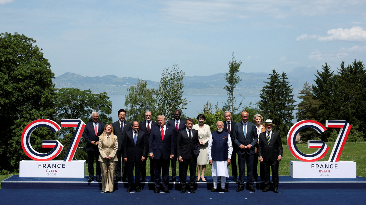 U.S. President Donald Trump, French President Emmanuel Macron, Canadian Prime Minister Mark Carney, Italian Prime Minister Giorgia Meloni, Japanese Prime Minister Sanae Takaichi, European Commission President Ursula von der Leyen, European Council President Antonio Costa, German Chancellor Friedrich Merz, Egyptian President Abdel Fattah al-Sisi, South Korea's President Lee Jae Myung, India's Prime Minister Narendra Modi, Brazilian President Luiz Inacio Lula da Silva, Kenya's President William Ruto and British Prime Minister Keir Starmer pose for a family photo during the G7 summit, in Evian-les-Bains, France, June 16, 2026. REUTERS/Isabel Infantes/Pool
