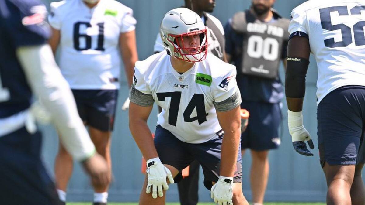  Jun 10, 2026; Foxborough, MA, USA; New England Patriots tackle Caleb Lomu (74) does a drill with offensive tackle Marcus Bryant (52) during minicamp at Gillette Stadium. Mandatory Credit: Eric Canha-Imagn Images | Eric Canha-Imagn Images 