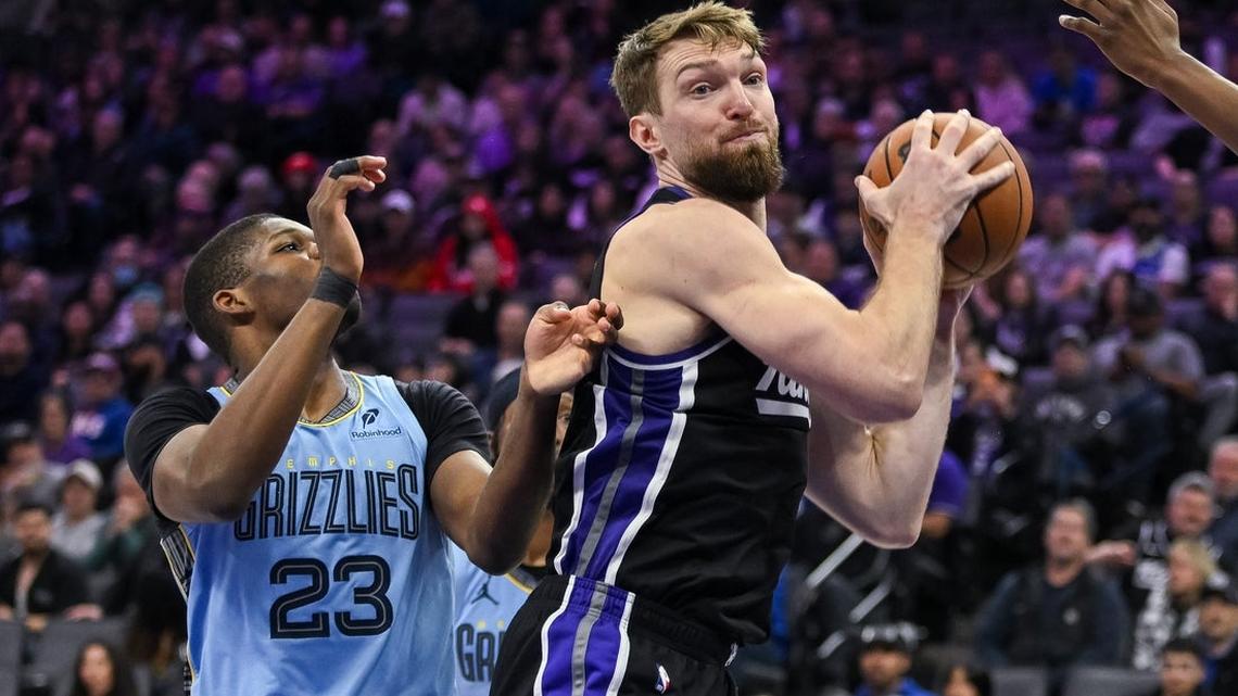 Report: Kings' Domantas Sabonis, Zach LaVine have season-ending surgeries  