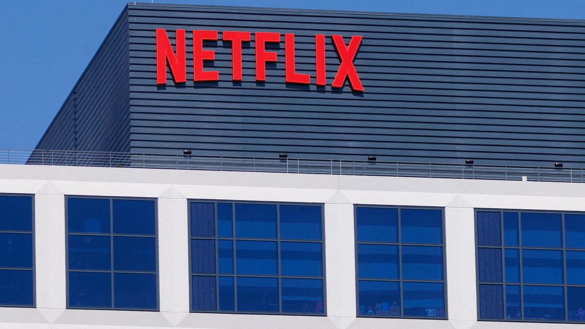 FILE PHOTO: The Netflix logo is shown on one of the company's Hollywood buildings in Los Angeles, California, U.S., July 12, 2023.   REUTERS/Mike Blake/File Photo