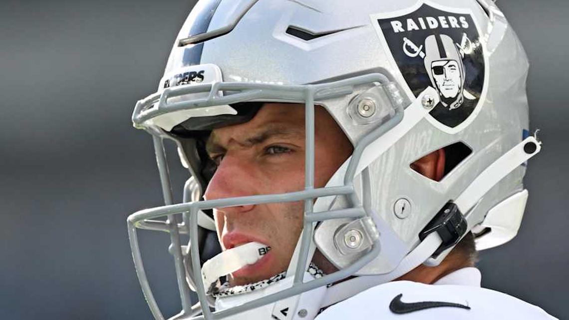  Dec 14, 2025; Philadelphia, Pennsylvania, USA; Las Vegas Raiders tight end Brock Bowers (89) against the Philadelphia Eagles at Lincoln Financial Field. Mandatory Credit: Eric Hartline-Imagn Images | Eric Hartline-Imagn Images 