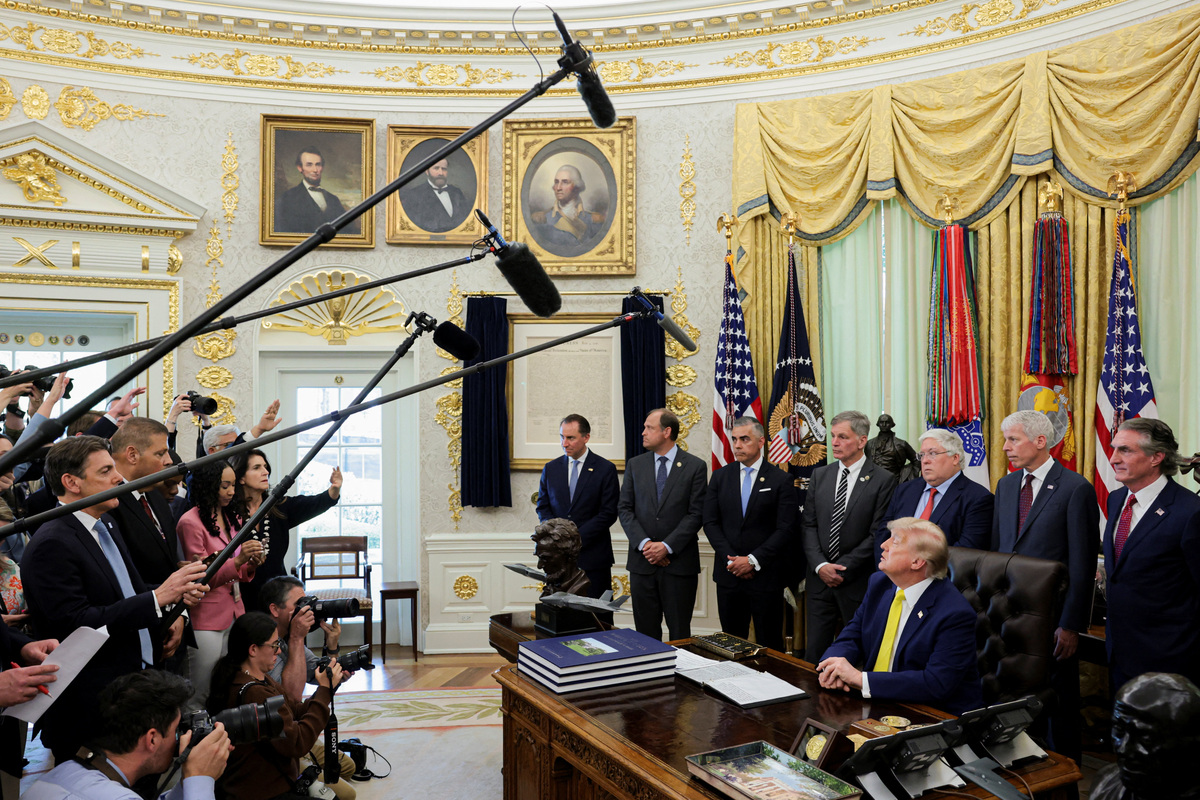 U.S. President Donald Trump takes questions from reporters as he delivers remarks to reporters about his administration's support for coal energy production, among other topics, flanked by West Virginia Governor Patrick Morrisey, Secretary of Energy Chris Wright, Interior Secretary Doug Burgum and others, in the Oval Office at the White House in Washington, D.C., U.S., June 4, 2026. REUTERS/Jonathan Ernst