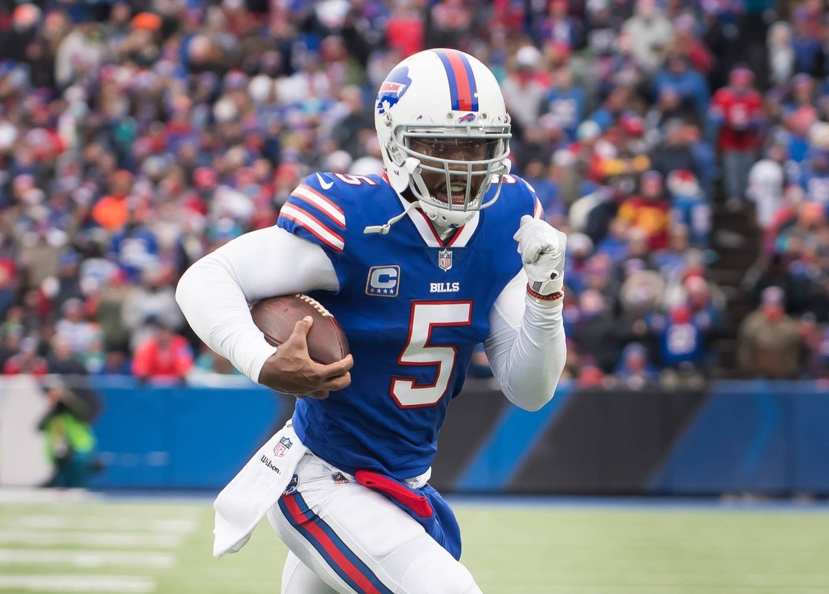 Buffalo Bills quarterback Tyrod Taylor scrambles. Mark Konezny-USA TODAY Sports