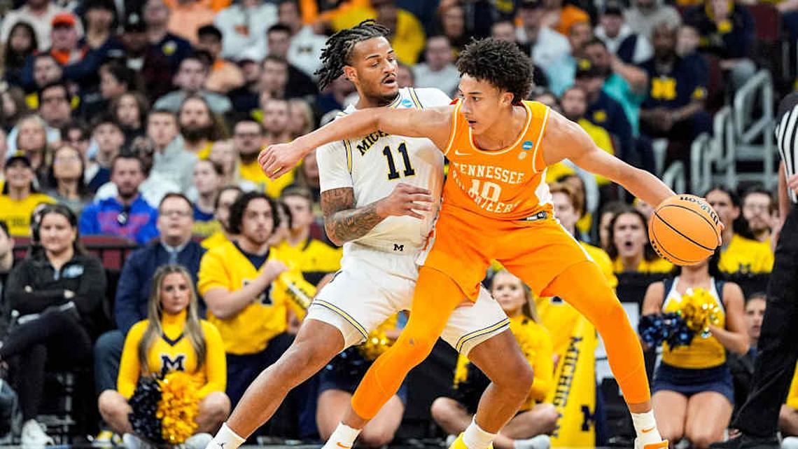  Michigan guard Roddy Gayle Jr. (11) defends Tennessee forward Nate Ament (10) during the first half of NCAA Tournament Elite 8 round at United Center in Chicago on Sunday, March 29, 2026. | Junfu Han / USA TODAY NETWORK via Imagn Images 