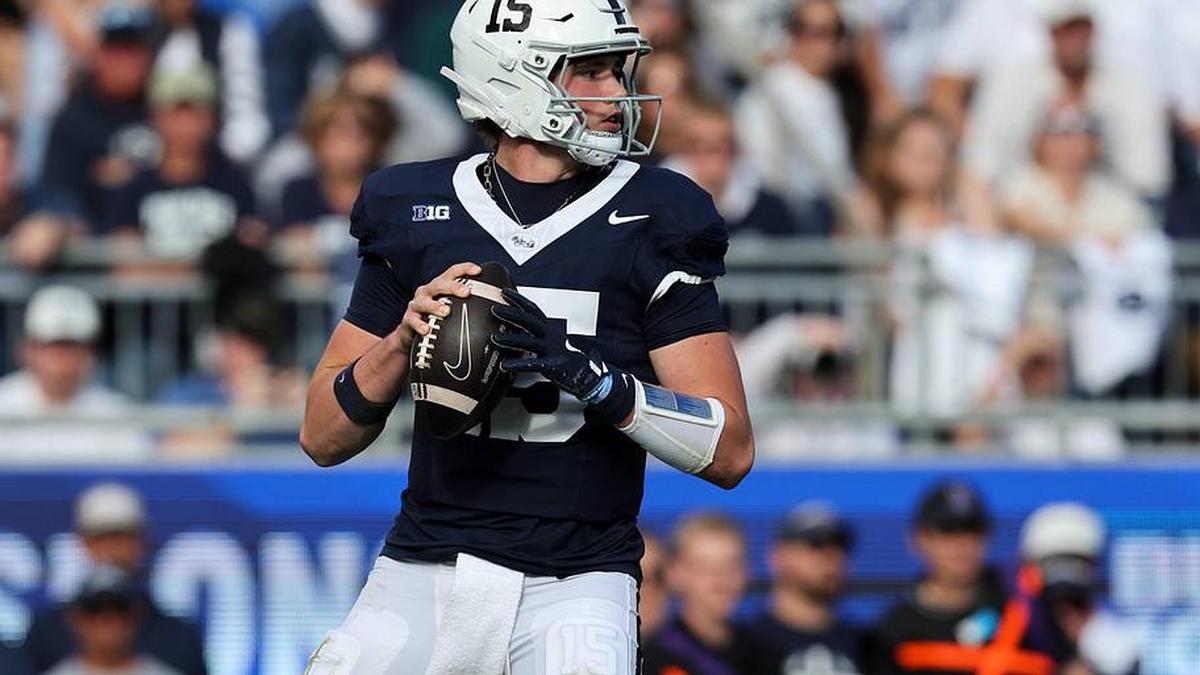  Oct 11, 2025; University Park, Pennsylvania, USA; Penn State Nittany Lions quarterback Drew Allar (15) looks to throw a pass during the first quarter against the Northwestern Wildcats at Beaver Stadium. Mandatory Credit: Matthew O'Haren-Imagn Images | Matthew O'Haren-Imagn Images 