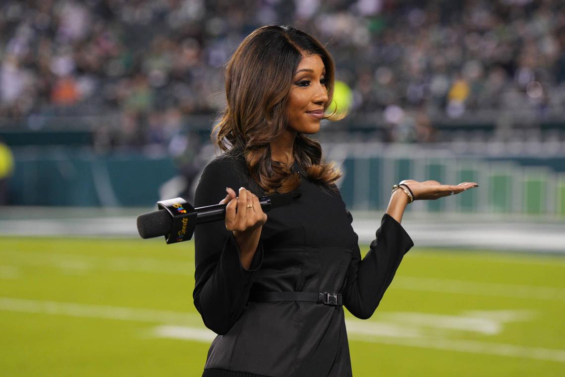  PHILADELPHIA, PA - OCTOBER 16: NBC analyst Maria Taylor reports during the game between the Dallas Cowboys and the Philadelphia Eagles on October 16, 2022 at Lincoln Financial Field in Philadelphia, PA. (Photo by Andy Lewis/Icon Sportswire via Getty Images) 