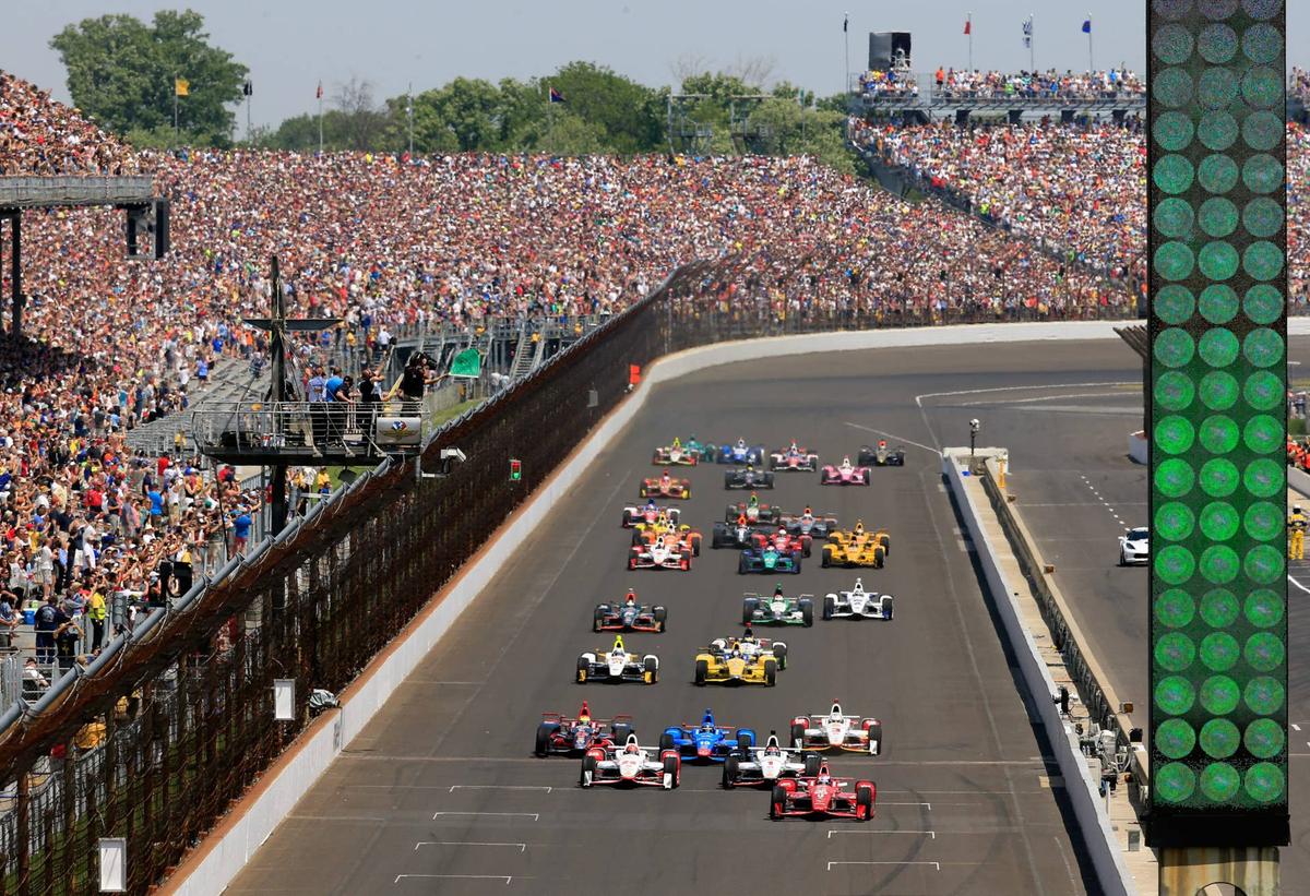  INDIANAPOLIS, IN - MAY 23: A general view of the start of the 99th running of the Indianapolis 500 at Indianapolis Motorspeedway on May 23, 2015 in Indianapolis, Indiana. (Photo by Jamie Squire/Getty Images) 