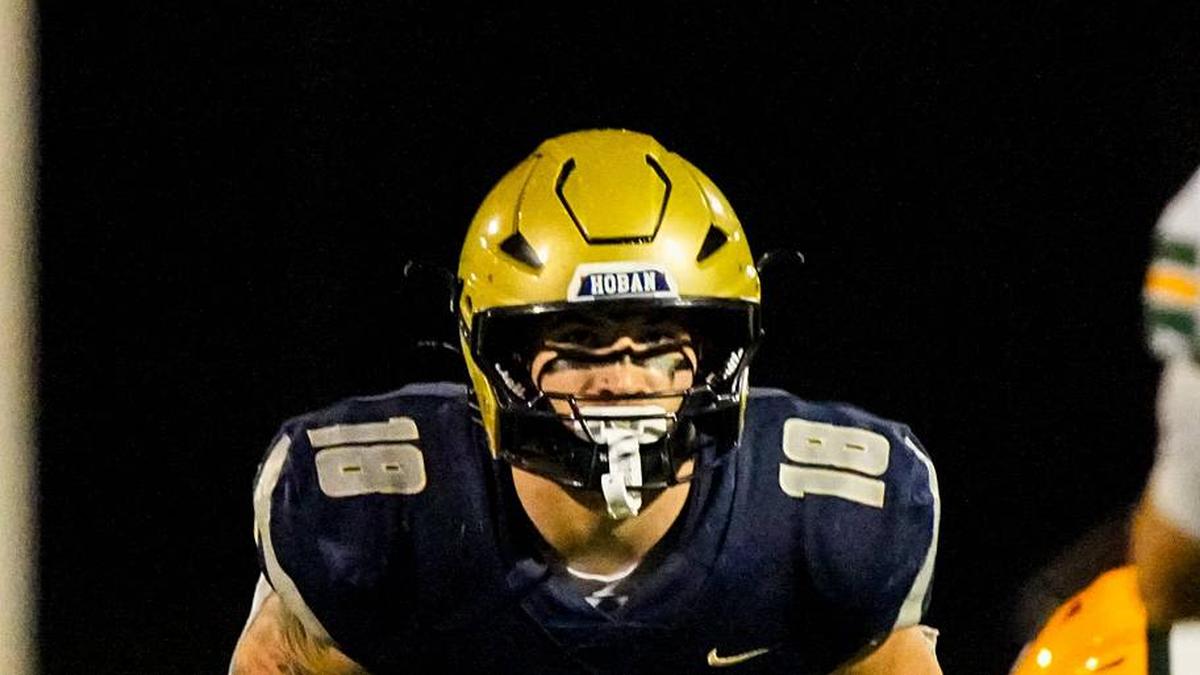  Hoban's Brayton Feister (18) eyes the St. Edward offensive line, Oct. 24, 2025. | Andrew Dolph / USA TODAY NETWORK via Imagn Images 