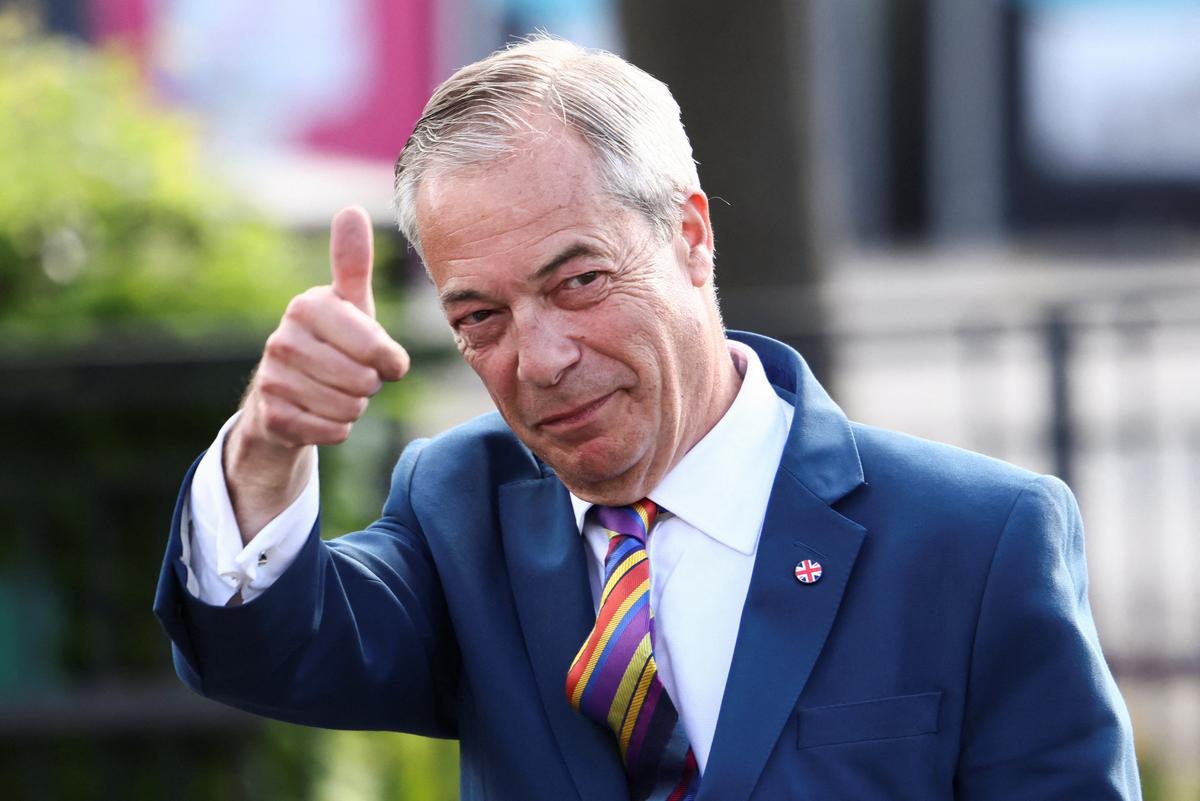 Britain's Reform UK leader Nigel Farage gestures at the Havering Town Hall, following the results of the local elections, in the London Borough of Havering, Britain, May 8, 2026. REUTERS/Jack Taylor