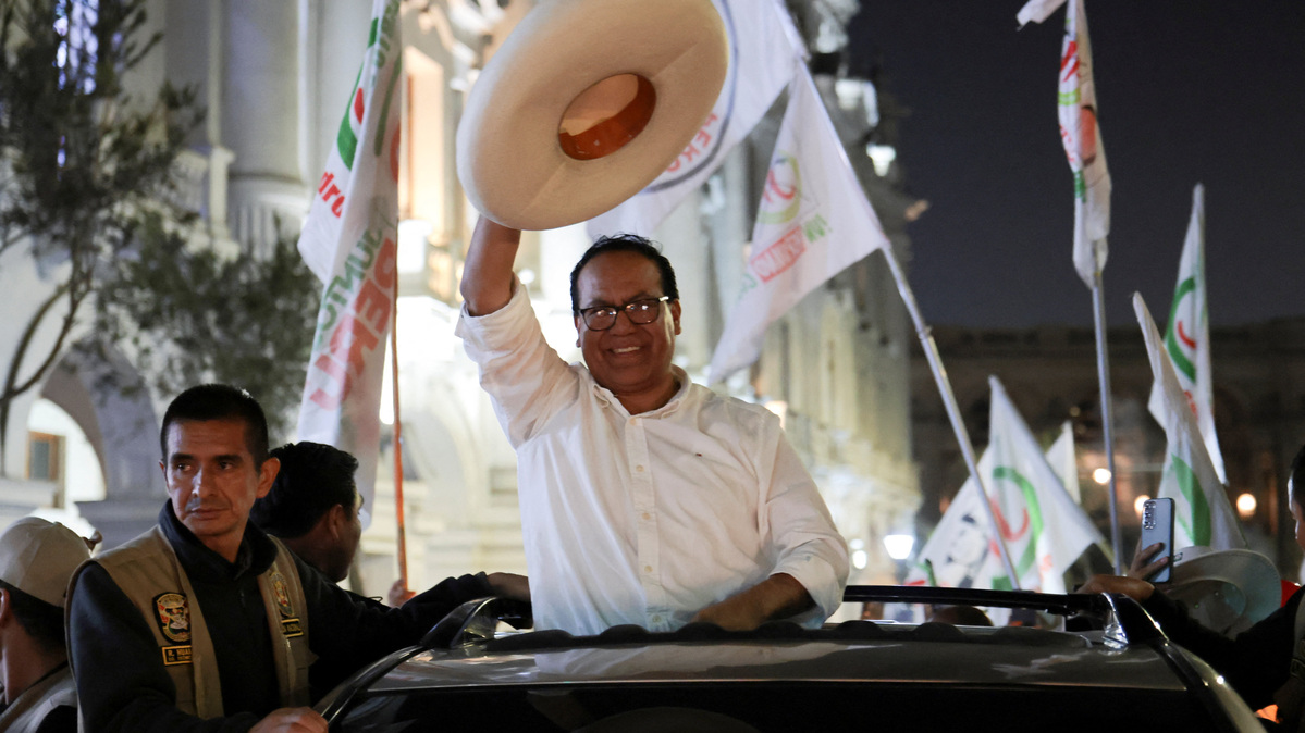 Left-wing presidential candidate Roberto Sanchez reacts after taking a slim lead over conservative Keiko Fujimori in Peru's presidential race, as official vote-counting continued into a second day, in Lima, Peru, June 8, 2026. REUTERS/Stifs Paucca