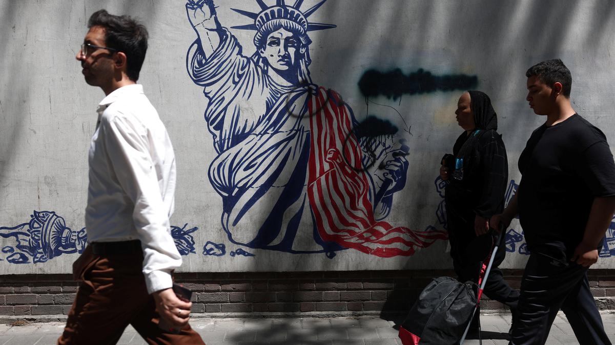 People walk past an anti-U.S. mural on a street in Tehran, Iran, June 1, 2026. Majid Asgaripour/WANA (West Asia News Agency) via REUTERS