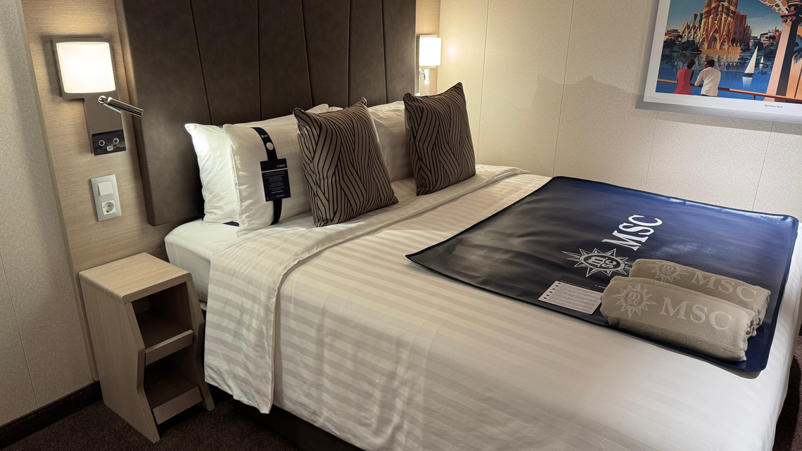 What happens to your cruise cabin between trips? Inside turnaround day. 