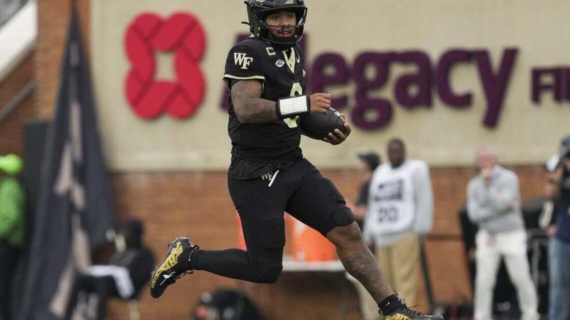 Gio Lopez (5 TDs) guides Wake Forest in rout of Stanford 