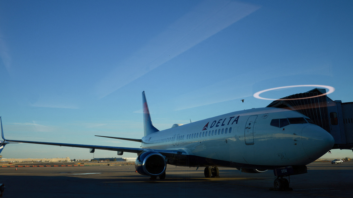 Democratic senators urge Delta to remain neutral in union organizing effort 