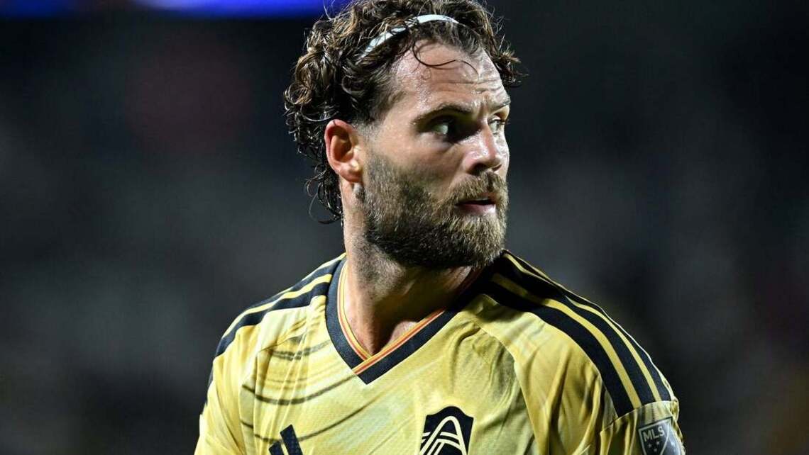 Reports: San Jose acquiring Eduard Lowen from St. Louis 