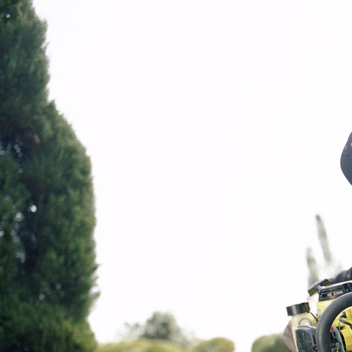 FILE -- Pearl Fryar, a self-trained topiary artist, at work in his yard in Bishopville, S.C., on March 9, 2005. Fryar, a charismatic factory worker and self-taught topiary artist who turned a former cornfield in South Carolina into a world-famous garden featuring shrubs and trees that he coaxed into towering Seussian swirls, enticing Cubist forms and other uncanny shapes, drawing pilgrims from around the globe and raising the fortunes of his small community, died on Saturday, April 4, 2026, at his home in Bishopville, S.C. He was 86. (Imke Lass/The New York Times)