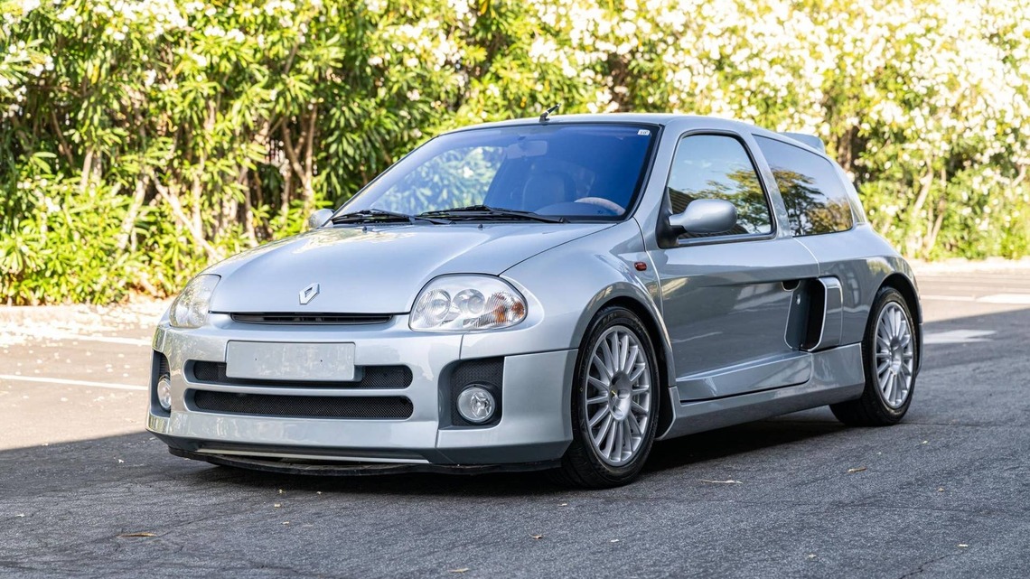 2001 Renault Clio V6 For Sale With 19,000 Miles 