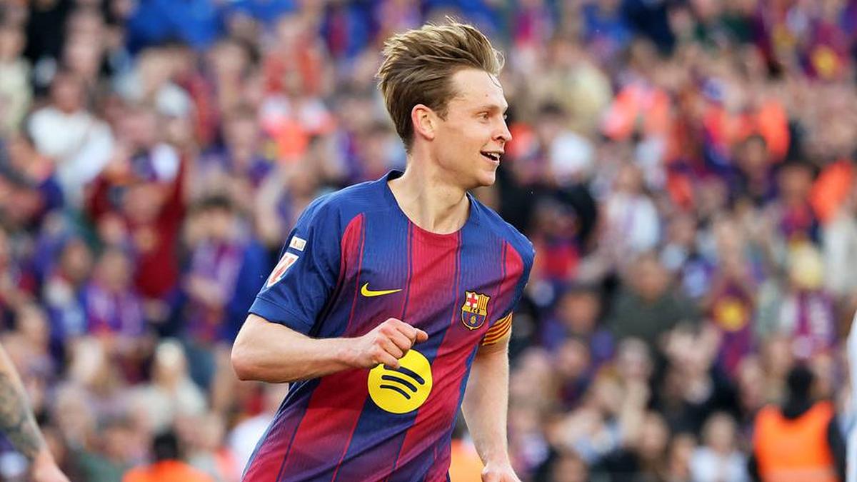 Frenkie de Jong could make his first start since February. | Joan Valls/Urbanandsport/NurPhoto/Getty Images 