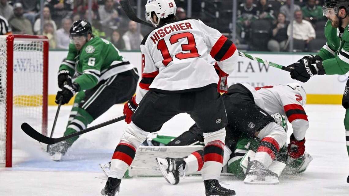 Connor Hellebuyck wins Devils debut, making 17 saves to beat Stars 
