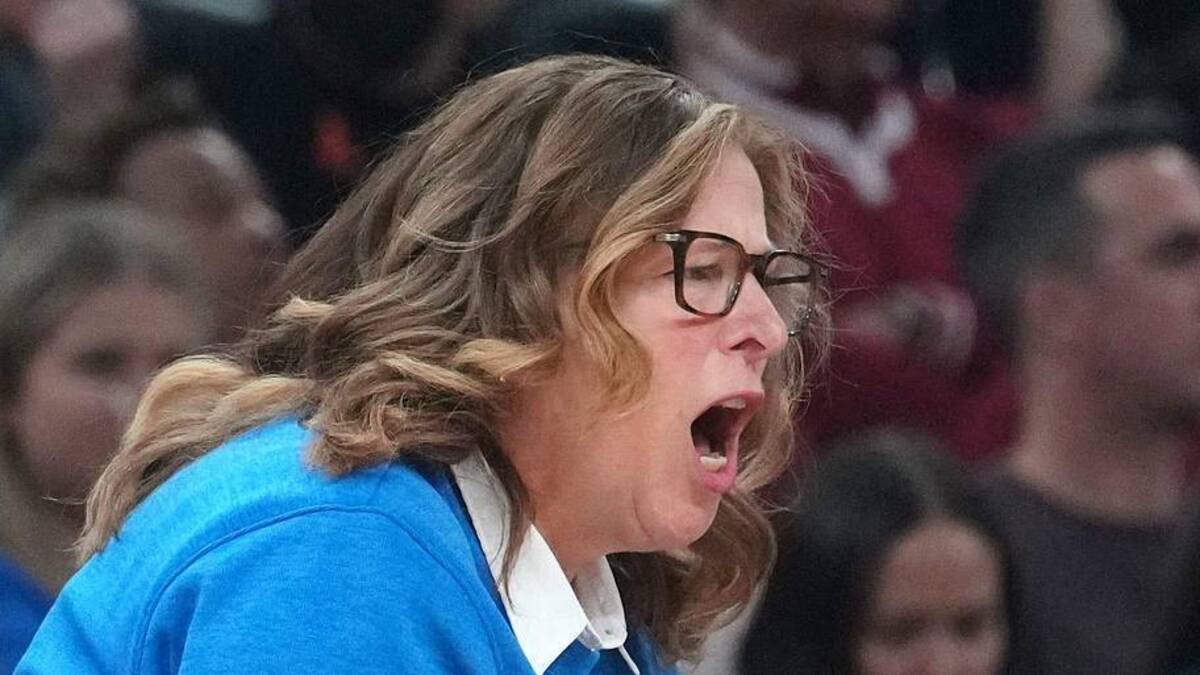  UCLA Bruins head coach Cori Close yells out to her players aas they take on the South Carolina Gamecocks during their NCAA women's basketball national championship game at Mortgage Matchup Center in Phoenix on April 5, 2026. | Joe Rondone/The Republic / USA TODAY NETWORK via Imagn Images 