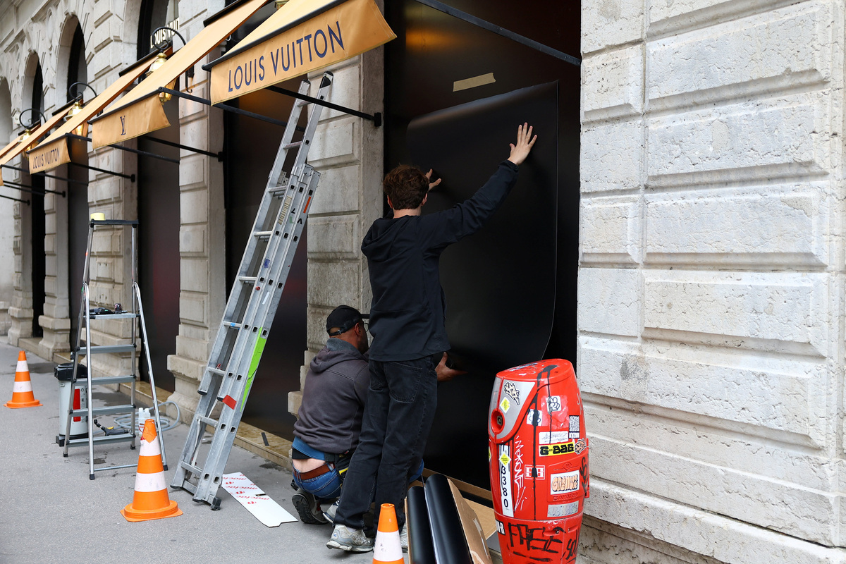 France's luxury stores board up windows ahead of fresh protests ...