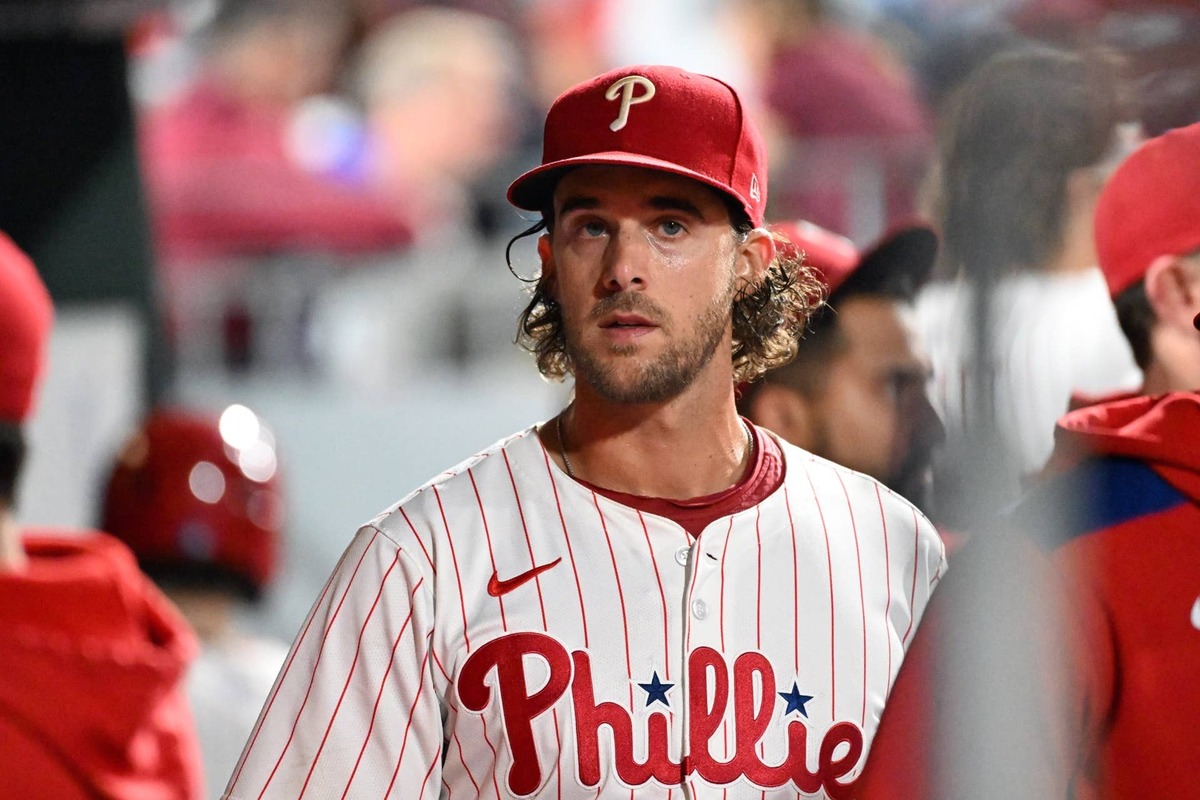  Philadelphia Phillies pitcher Aaron Nola (27) © Eric Hartline-Imagn Images