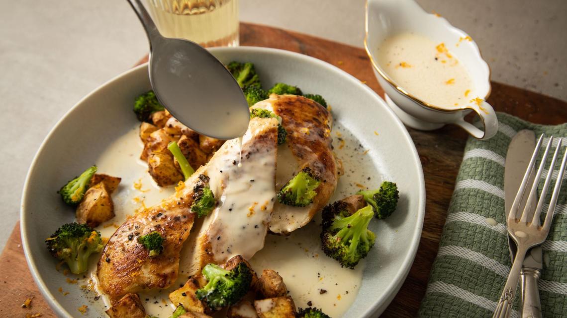 Recipe: Chicken breast with cauliflower and saffron-cardamom sauce 