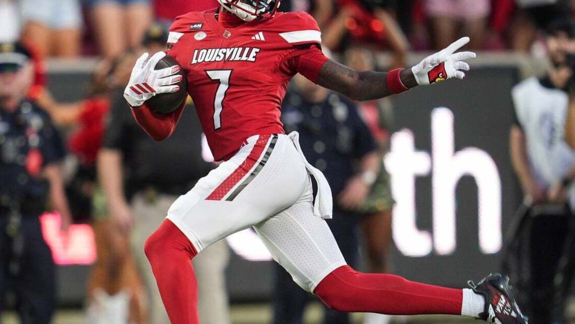 Lincoln Kienholz (4 TDs) leads No. 24 Louisville in rout of Villanova 